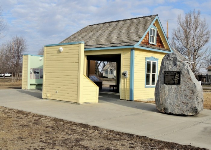 Stirling, Alberta information house